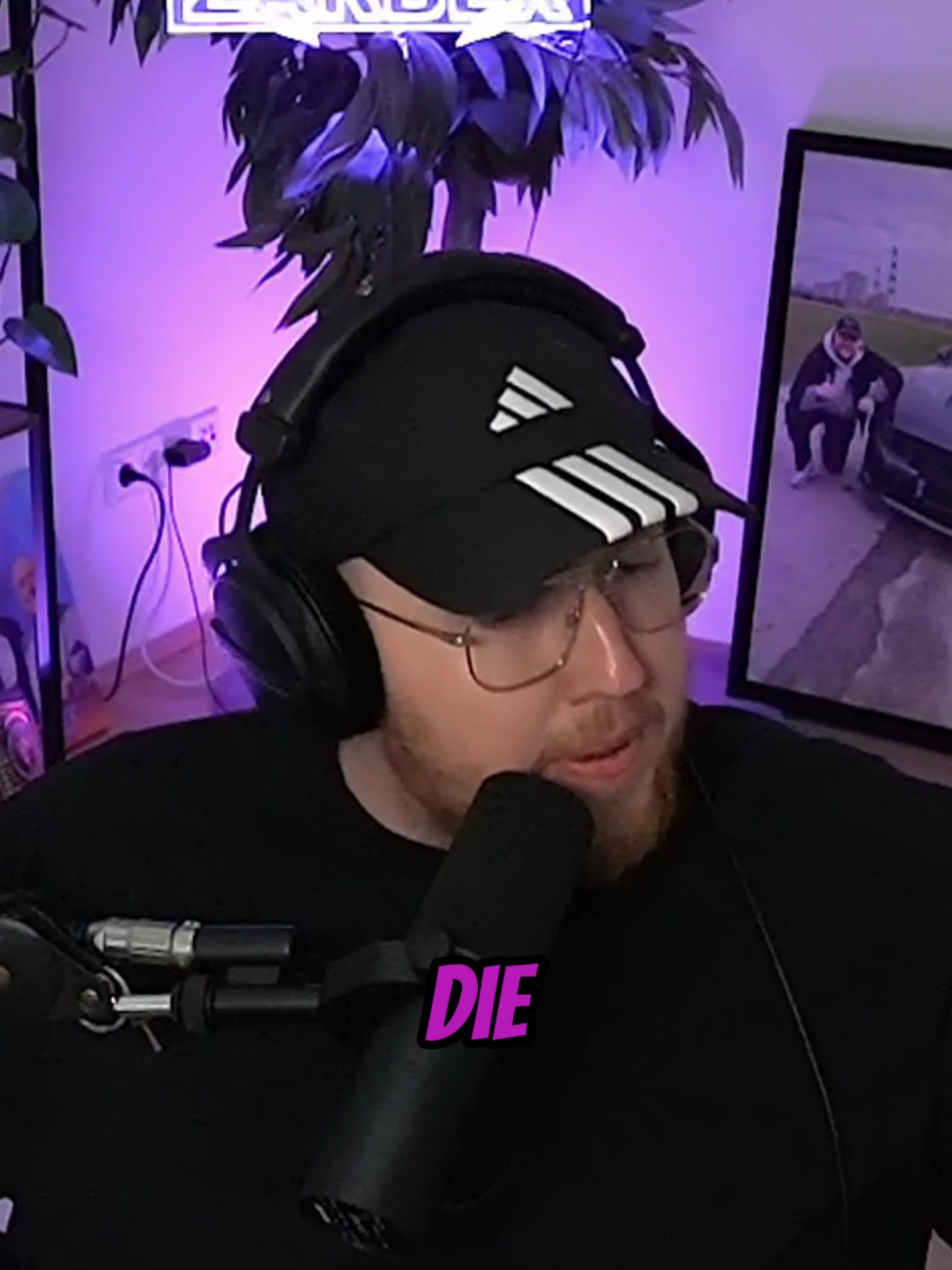 A post by @zarbex.highlights on TikTok caption: Der Teppich ist versaut @zarbex #twitch #clips #fyp