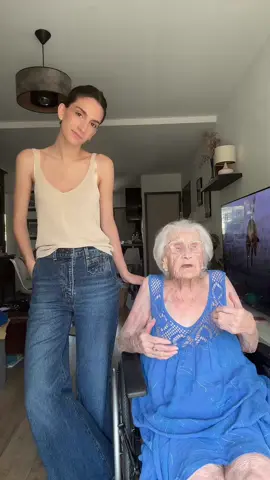 A post by @melouwlm on TikTok caption: La séduction dans les années 30 vs en 2025 ❤️‍🔥😅 #fernande #evolution #seduction 