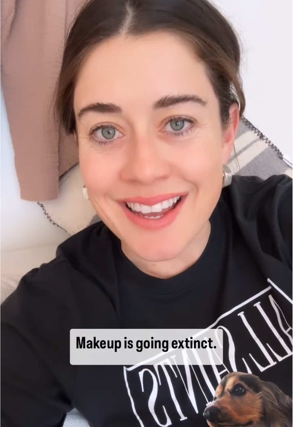 A post by @manonmathews on TikTok caption: HELP?!?! #hook #socialmedia #helpme