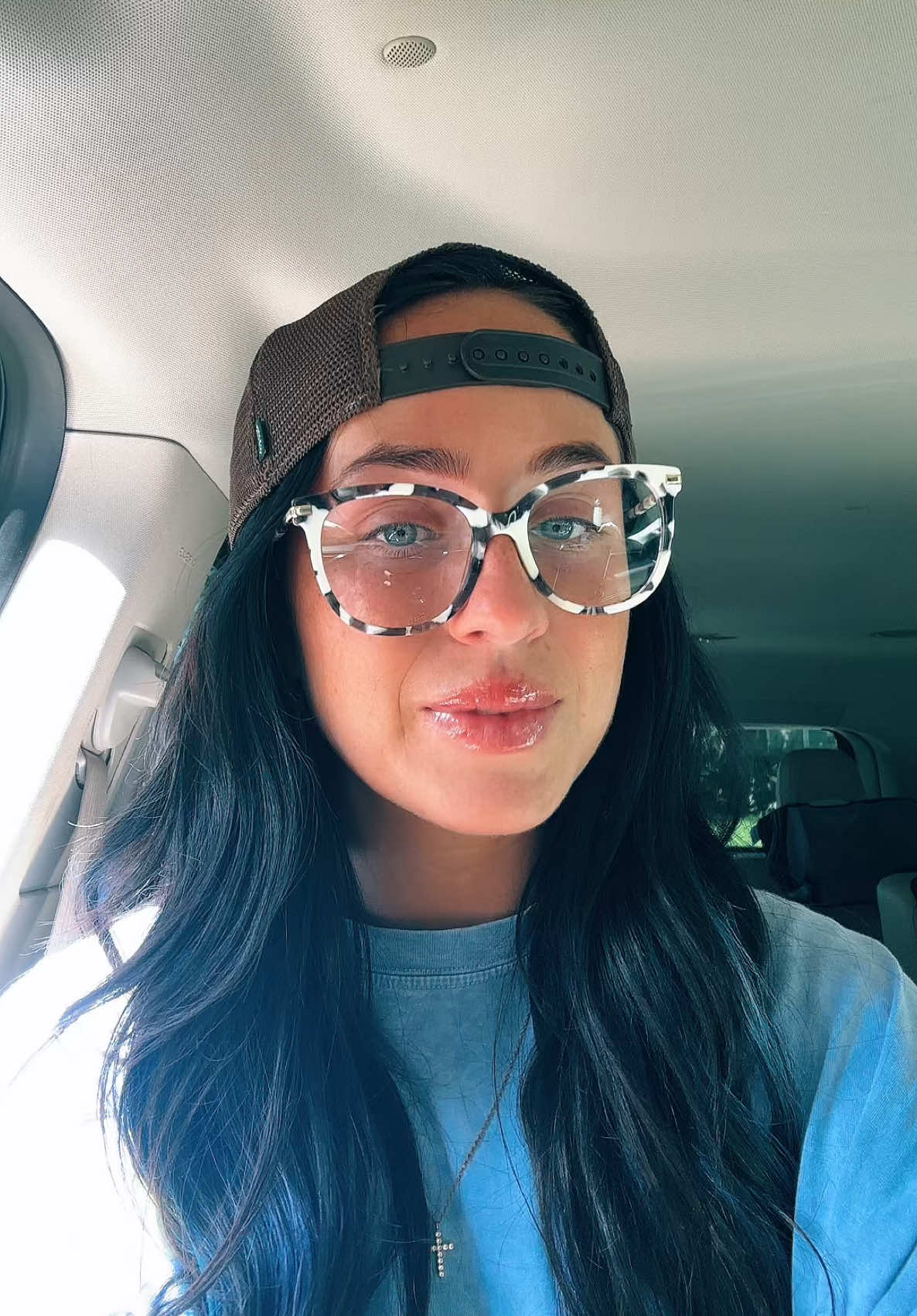 A post by @ on TikTok caption: 🪽✝️🤍 #christiantiktok #faith #church #momsoftiktok #momlife #momtok 