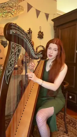 A post by @pattygurdy on TikTok caption: „Ein Stücklein Erd“ on harp 🫶 #medievalballad 