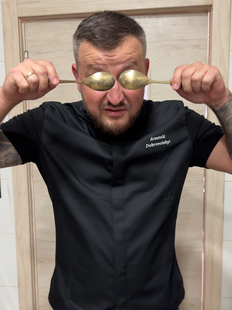 A post by @dobrovolskyichef on TikTok caption: Sun protection with SPOONS? 🥄☀️ Tried this weird sunscreen hack 😆 #funnyhack #sunscreentrick #viraltest #chefreacts 