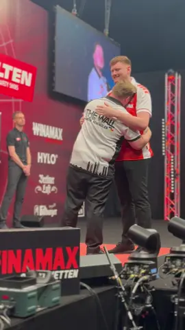 A post by @pdceuropedarts on TikTok caption: ⏮️ 𝙌𝙪𝙞𝙘𝙠 𝙆𝙞𝙚𝙡 𝙧𝙚𝙘𝙖𝙥 🤩 Who can spot Willi O‘Connor wearing a Smurf Hat? 😂🎯 #darts #pdceurope 