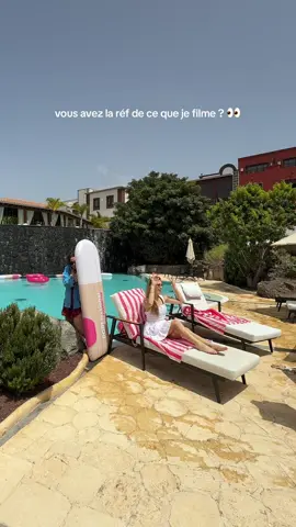 A post by @lilyslilah on TikTok caption: seul l’élite de l’élite pourra reconnaître la vraie musique !!!  @BenefitFrance invitation*💖✨