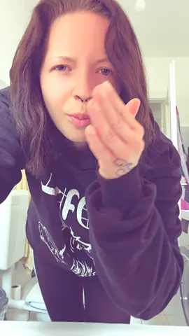 A post by @_loyal_kontra_k on TikTok caption: #Foryou #foryoufage #mommy #alleinerziehend #ostdeutschland #sommer2025🌸🌸🌸 #🇩🇪 