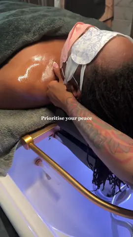 A post by @cocarney on TikTok caption: Have you ever experienced a shampoo that made you feel so refreshed ???  My head spa service will BLOW YOUR MIND 😅 Click the link in bio and book your next spa service and don’t forget to add on a style ✨✨💫 Book with @theuntangledexperience for all of your hair care needs. We shampoo ALL of our clients!  @theuntangledexperience @theuntangledexperience @theuntangledexperience   #atlhairstylist #atlquickweaves #atlsilkpress #atlnaturalhairstylist #atlheadspa #headspa #explore #reelhair #headspaatl #thaimassage #selfcarethreads #atlselfcare #headspa 
