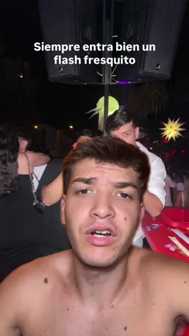 A post by @marcloper on TikTok caption: Flash o polo se acabo la discusión