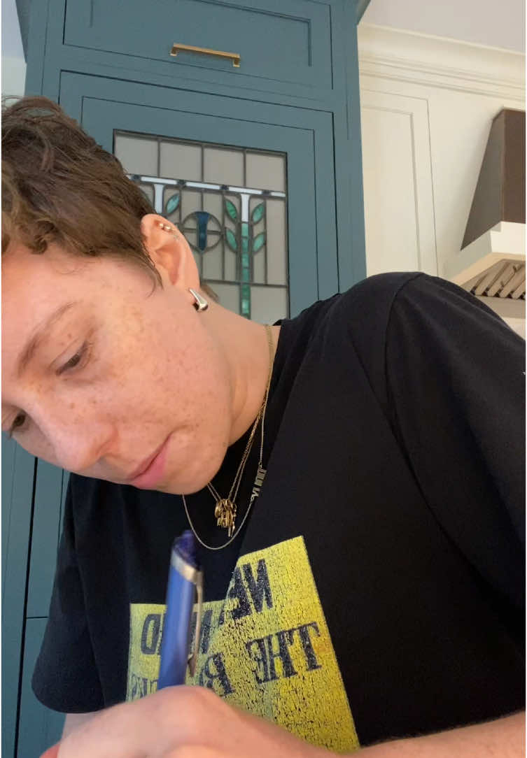 A post by @xo_pennypink on TikTok caption: I was almost robbed//NEVER let your guard down #safety #awareness 