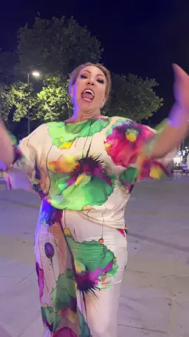 A post by @jeninicolauoficial on TikTok caption: Seara de vis în concediu 😂😂😂