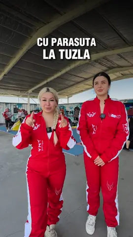 A post by @andreeacorb on TikTok caption: Mulțumim @TNT Brothers Skydive Romania ❤️ @Ionela Nădăşan ❤️  #familiademâncăcioși #bucatariaandreeicorb #clujnapoca #gifted #romania #skydiving #sky 