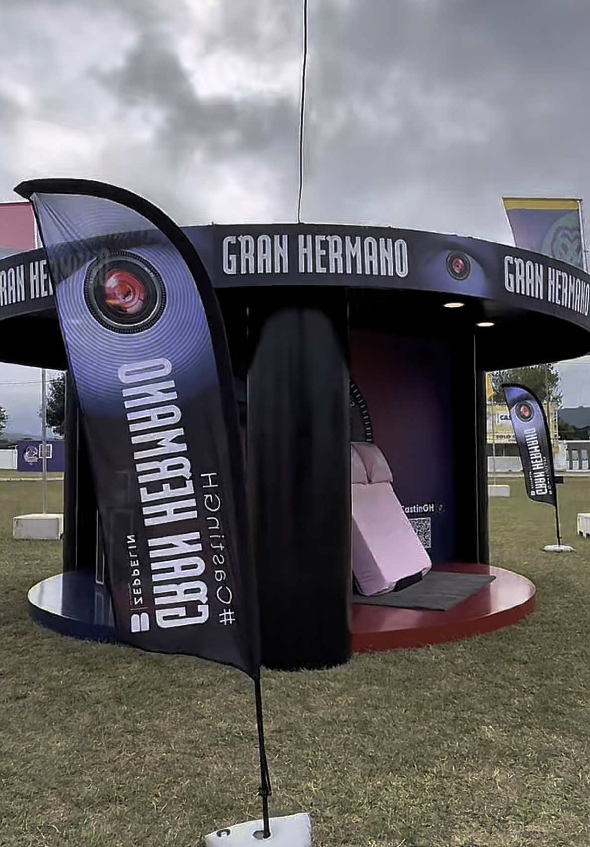A post by @ghoficial on TikTok caption: ¡Gran Hermano ha llegado a Boombastic! 💥💙 Qué ganas teniamos de enseñaros nuestro stand 😍 Estaremos hasta el 19 de julio, ¡os esperamos aquí! ✨  #CastinGH #GranHermano 
