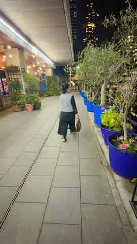 A post by @kanonchowdhury4 on TikTok caption: London,canary wharf