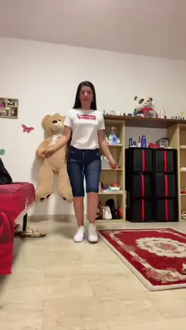 A post by @38larisa7 on TikTok caption: #accadeoggi 