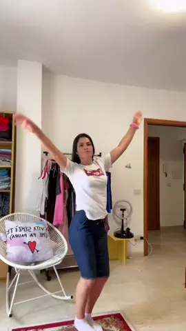 A post by @38larisa7 on TikTok caption: #accadeoggi 