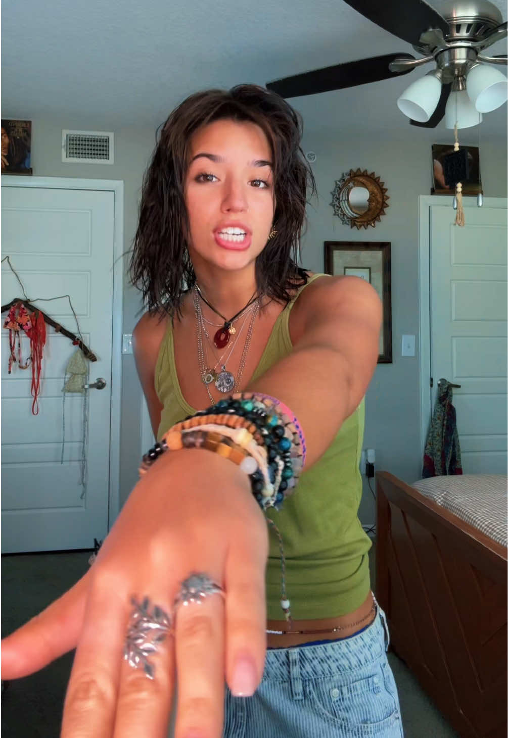 A post by @valeklinar on TikTok caption: JEANS&AFLOP 🙂‍↕️ also someone tell me my hair looks long so I don’t chop it again 🫰#justagirl #thrifted #shorthair #bangs #jewelry #summeroutfitinspo 
