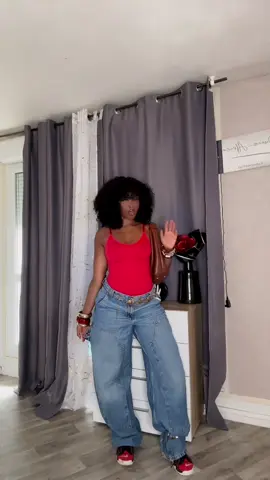 A post by @pecoeurbatshika on TikTok caption: #fyp #viral 