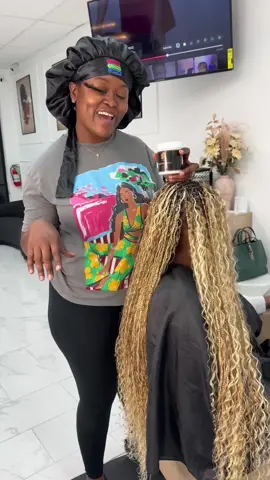 A post by @beautybyalicedimplz on TikTok caption: #fyp #dallasbraider #dfwbraider #trending #beautybyalicedimplz #foryoupage 