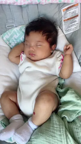 A post by @paolalooez5 on TikTok caption: Su copia #🥰🥰🥰🥰❤️❤️❤️ 