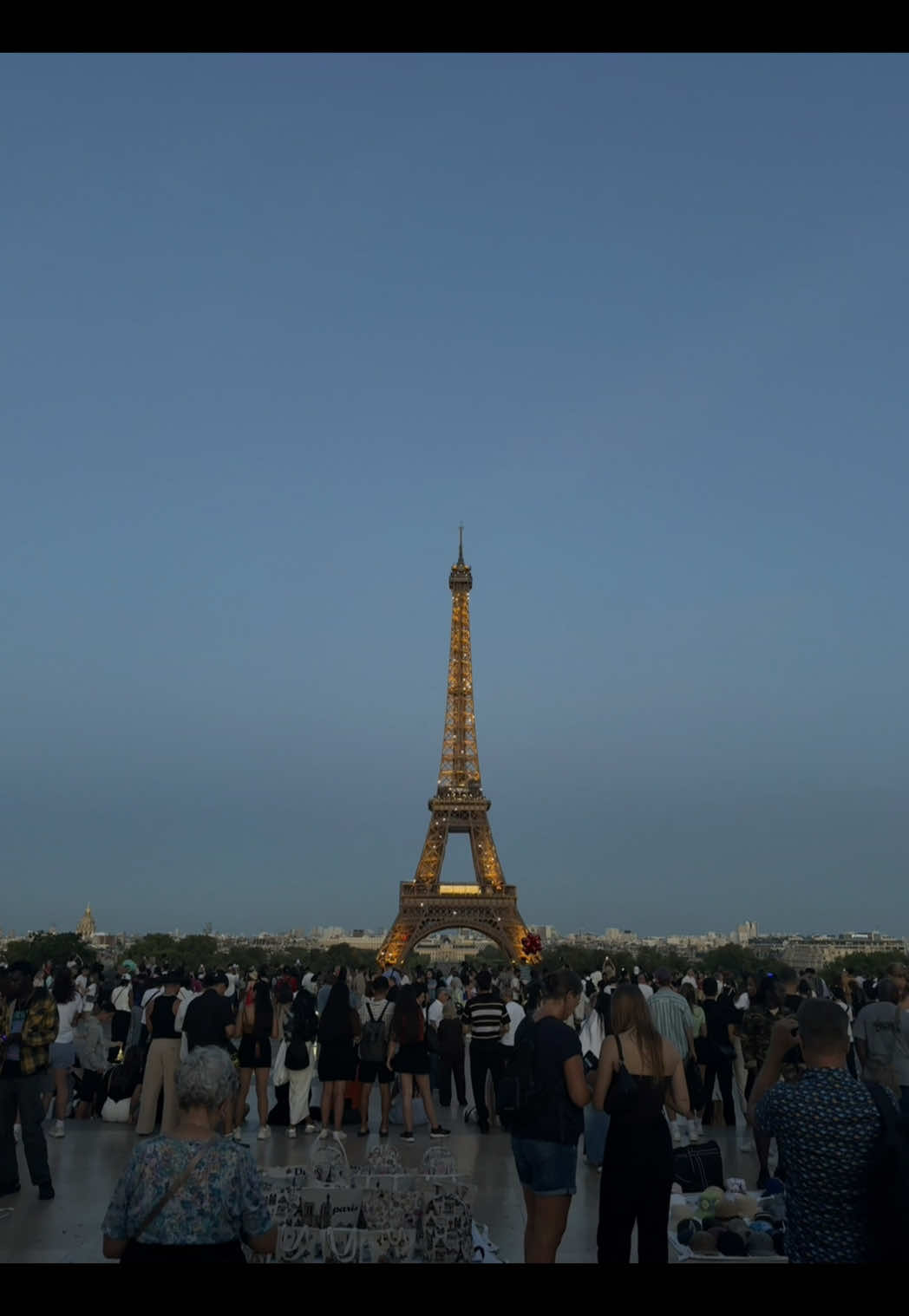 A post by @honeyvilu on TikTok caption: Vlog del viaje al eurotrip 🫶🏻✈️💖✨