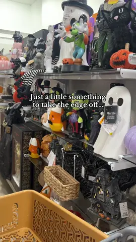 A post by @drea_perez11 on TikTok caption: Nothing a little Halloween decor shopping can’t fix 🖤 @HomeGoods #homegoods #halloween #halloweendecor #halloweenshopping #fallvibes #homegoodsfinds #falldecor 