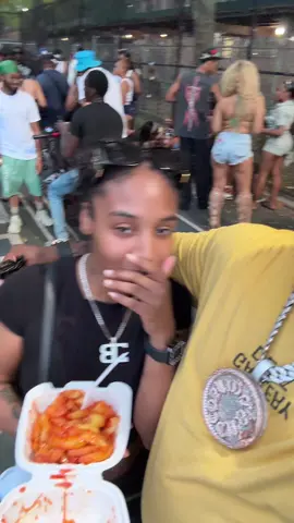 A post by @cashcobain12 on TikTok caption: U Kno I wanna touch it