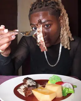A post by @rollitupk on TikTok caption: TAKE A PRETTY GIRL ON A DATE IN CANCUN MEXICO 😭😂 i love a all inclusive resort mane #rollitupk #funny #food 
