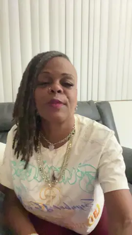 A post by @daphnejenkins3 on TikTok caption: Com mer #live #fyp 