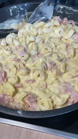A post by @bbqdad1985 on TikTok caption: Tortellini in Schinken Sahnesoße#bbqdad#easyrecipe#kidsfood 