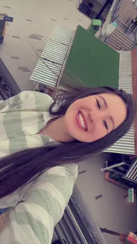 A post by @nosoyyo3150 on TikTok caption: Y la quise besar 😏