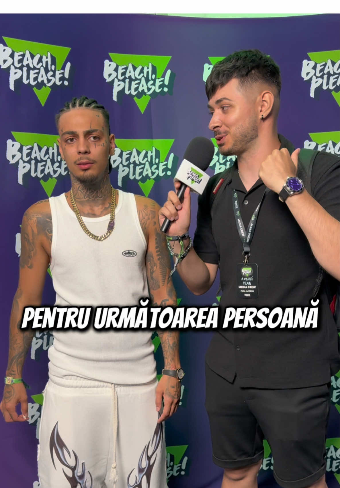 A post by @beachplease on TikTok caption: Artistii isi pun intrebari la Beach, Please! @ItsBetoBih @Azteca @RAVA #beachplease #showbiz #albertnbn #azteca #rava 