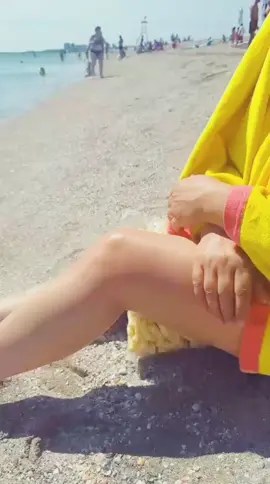 A post by @jeninicolauoficial on TikTok caption: Puturoșii la mare😂😂😂😂