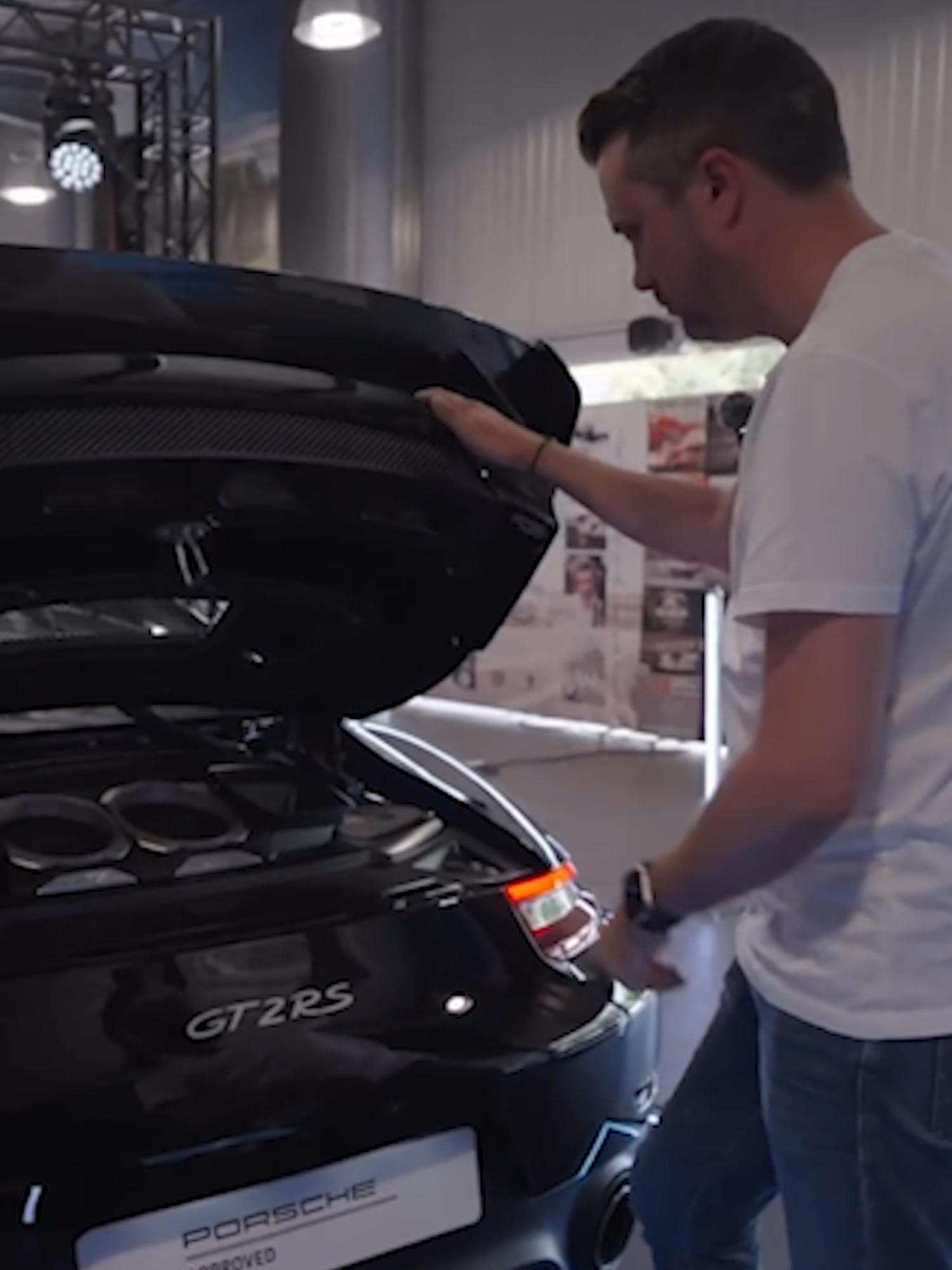 A post by @gmk on TikTok caption: Cette voiture vaut 500 000€ ! #gmk #aberrant #sportcar #porsche
