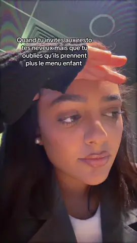 A post by @dinnissa on TikTok caption: Je suis pauvre 💀😂😭 ils m’ont tous prit 😭😂😂😂#famillenombreuse #pourtoi #drole #pauvre #nox 