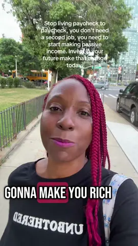 A post by @kimmyrichdigital on TikTok caption: #digitalmarketing #passiveincome #stoplivingpaychecktopaycheck #sidehustle 