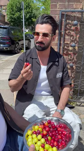 A post by @itsromankhan on TikTok caption: RASEELE ALOO BUKHARA 🤣 🇬🇧#funny #haha #london #romankfam @USMAN BANGASH®️ @Roohullah #tiktokuae #uk 