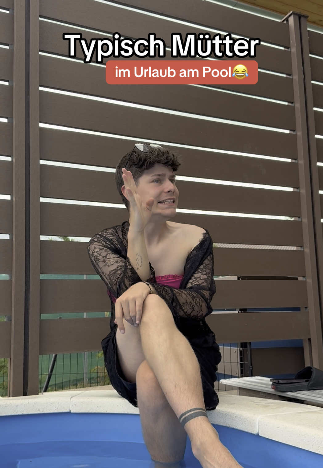A post by @itsofficialmarco on TikTok caption: Mütter finden immer andere Mütter im Urlaub!😂🙏🏼