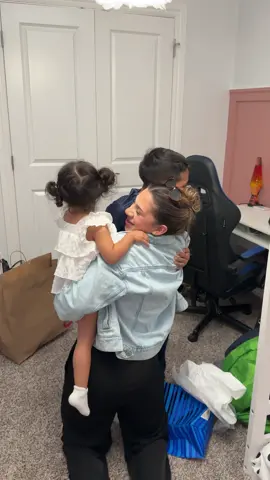 A post by @eliesparzaa on TikTok caption: Así sorprendimos a mi Nathan el día de su cumpleaños!! 🤭🥳🥰