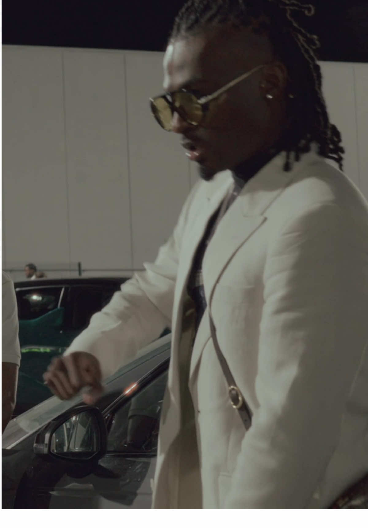 A post by @danilo.yrn on TikTok caption: ceux qui ne sont pas encore montez dans le train , c’est le moment. 🏄🏾‍♂️ #pourtoi #fyp #foryou #viral #danilo #r10 #justeunpeu🤏🏾 