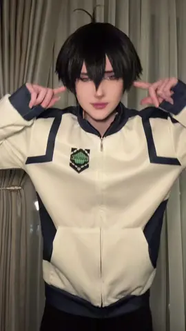 A post by @goldenraetio on TikTok
