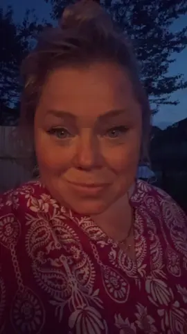 A post by @karina2you on TikTok caption: Was meinst du?#probierenmitkarina #maskiergang #probiersen 