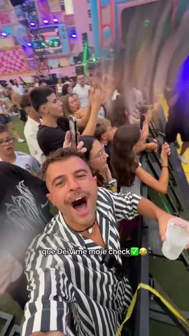 A post by @ibngarcia on TikTok caption: me ha miradoooo JAJJAJA #deiv #zevrafestival 