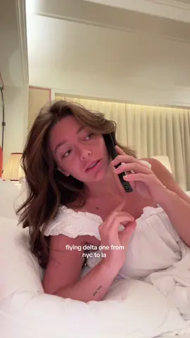 A post by @tabithaswatosh on TikTok caption: and it was free bc pts 🤝😙 #roomservice #traveltiktok #hotels #expedia 