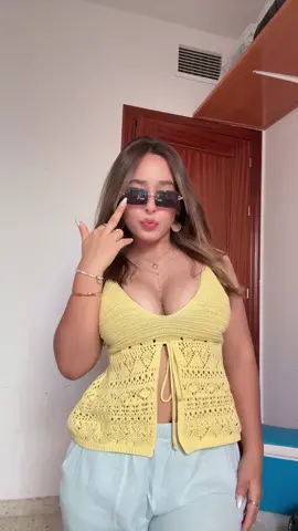 A post by @miincho on TikTok caption: 1/2 grwm 💛 que tal les parece? #fyp #fyppppppppppppppppppppppppppppppppppp #miincho #paratiiiiiiiiiiiiiiiiiiiiiiiiiiiiiii #fypppppppppppppp 