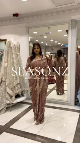 A post by @seasonz_sarees on TikTok caption: #fyp #brownwedding #weddingseason #shaaditiktok #bengaliwedding #pakistaniwedding #desiwedding #pakistanigirl #bengalitiktok #desitiktok #seasonz #trending 