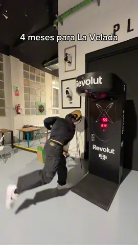 A post by @andoonig on TikTok caption: (es diferente máquina btw) #velada #gym 