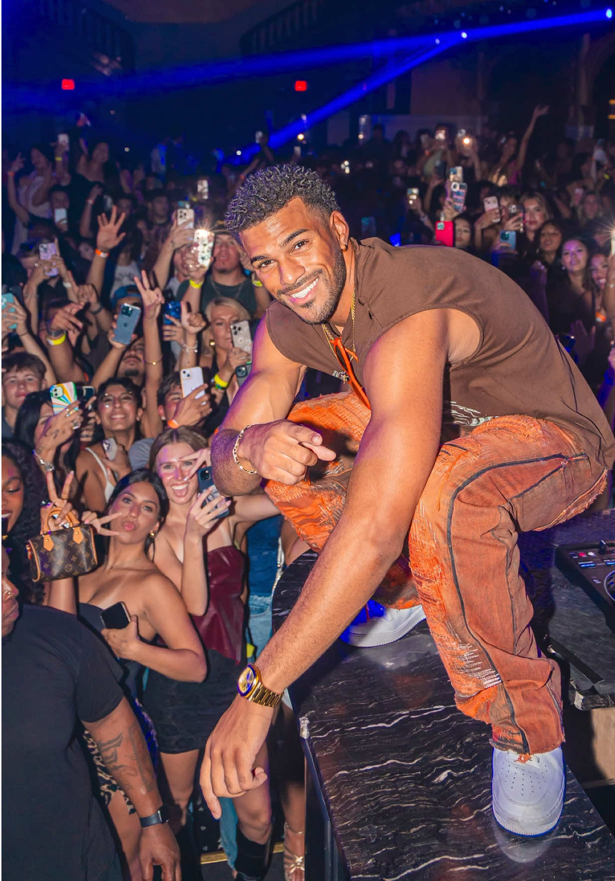 A post by @findjeremiah on TikTok caption: THANK YOU SAN ANTONIO ❤️❤️❤️@olay_ak @NyJaune Lawler @Jenna DeMaio #loveislandjeremiah #loveislandusa #LoveIsland #club #party 