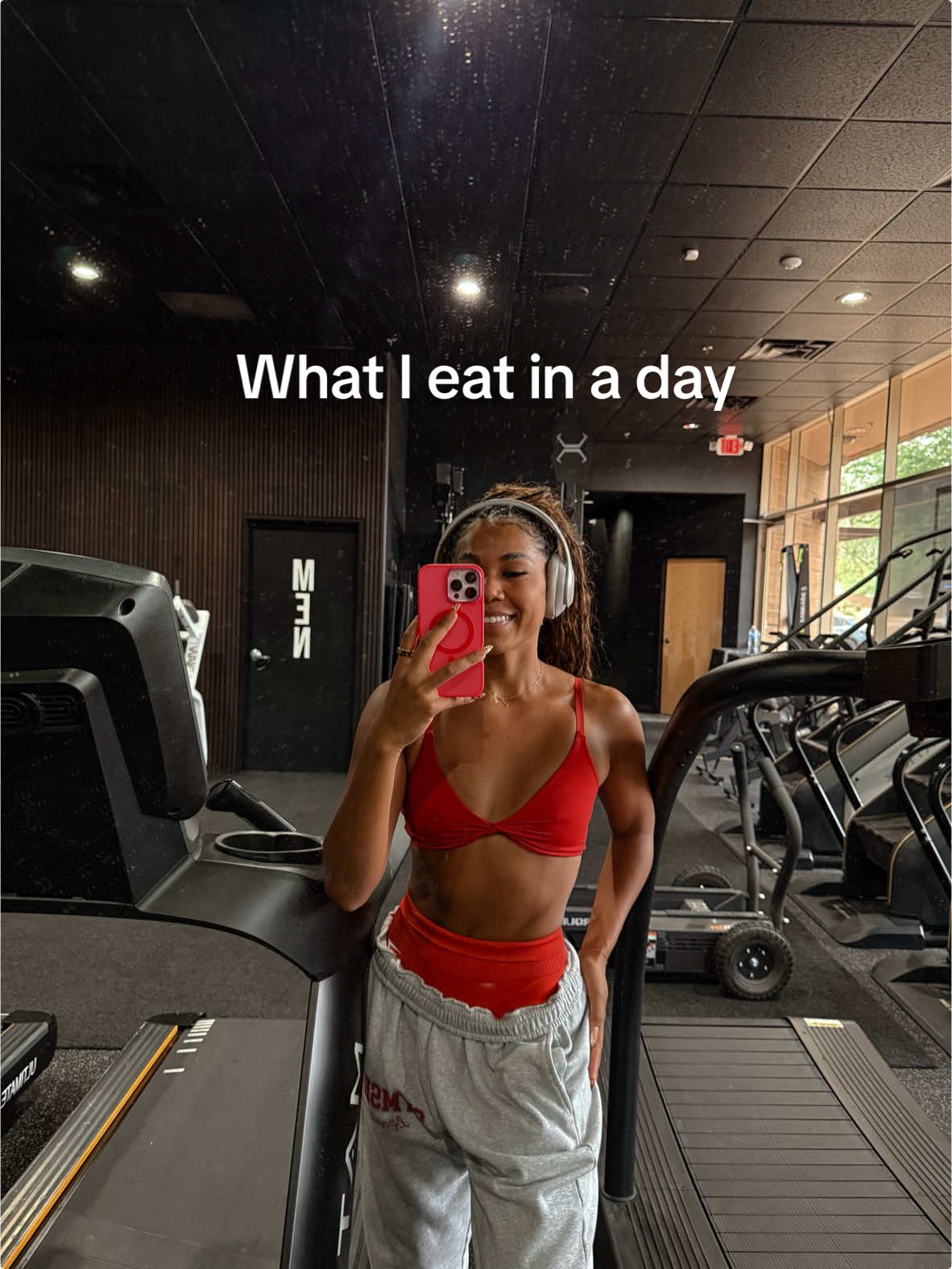 A post by @courtneysarracino on TikTok caption: What I eat in a day while I’m prioritizing fat loss💕🧚🏾‍♂️✨🎧😊  main things working for me are 1) eating in a deficit 2) doing cardio 5x a week (with 3 steady state cardio days and two interval cardio days) and obviously still lifting and 3) finally prioritizing my sleep (I’m in bed before 10pm these days and up by 6) Overall I feel like my cardio health has improved so much and my body feels SO good with the Whole Foods I’ve been eating!💖 I’m about two week into strictly following a meal plan so I can’t wait to see how my body changes over the upcoming weeks/months! I’m definitely on a mission to see my body in a form it’s never been in before🙌🏾 #whatieatinaday #fdoe #fulldayofeating #healthymeals #fitness #fitnesstok 