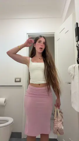 A post by @ema_bb0 on TikTok