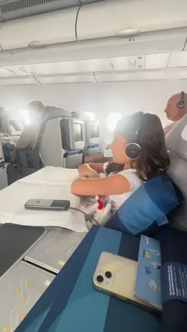 A post by @pescobar.paulnicolau on TikTok caption: #pescobar #natalia #disneyland 