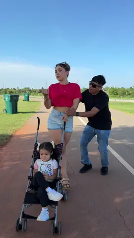 A post by @eliesparzaa on TikTok caption: Chale con mi pichón no se puede!! 🤭🤣😅